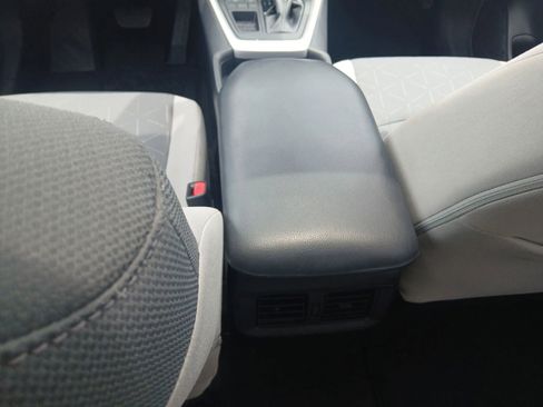 Used 2020 Toyota RAV4 XLE w/ Convenience Package FWD image 30