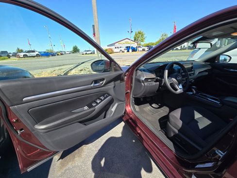 Used 2023 Nissan Altima 2.5 SV image 16