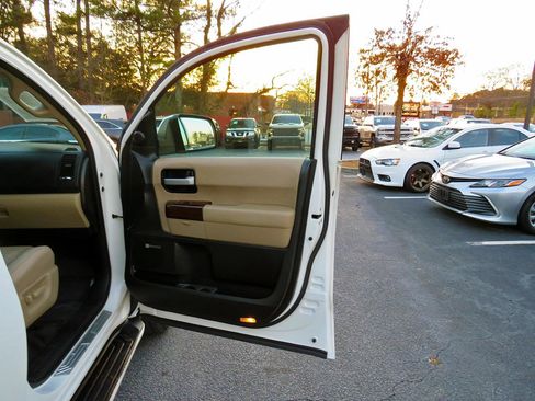 Used 2014 Toyota Sequoia Platinum image 36