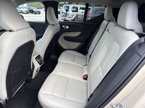 Used 2025 Volvo XC40 B5 Plus w/ Protection Package Premier image 10