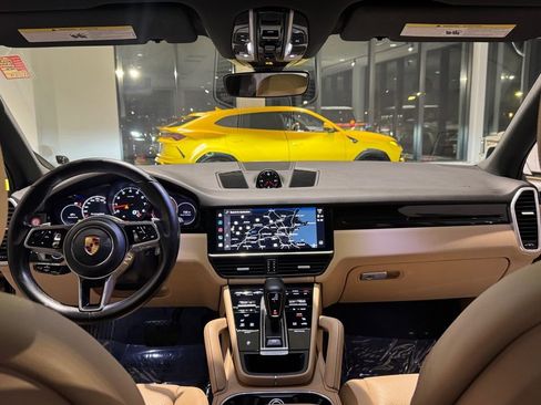 Used 2023 Porsche Cayenne image 30