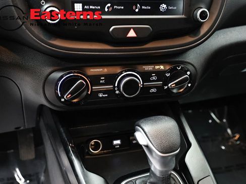 Used 2025 Kia Soul LX w/ LX Technology Package FWD image 19