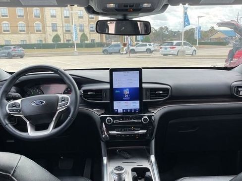 Used 2023 Ford Explorer Limited w/ Limited Technology Package image 14