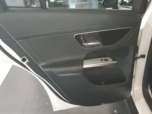 Used 2024 Mercedes-Benz GLC 300 image 16