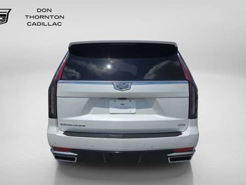 Used 2023 Cadillac Escalade Premium Luxury Platinum AWD/4WD image 4