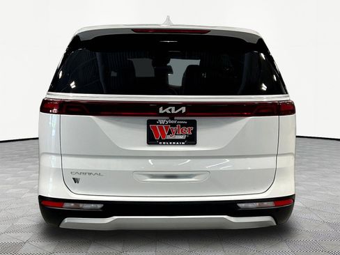Used 2024 Kia Carnival LX FWD image 5