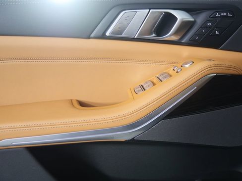 New 2026 BMW X7 xDrive40i w/ Premium Package AWD/4WD image 8