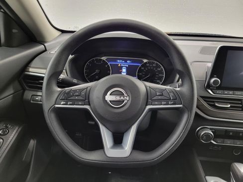 Used 2025 Nissan Altima 2.5 SV image 6