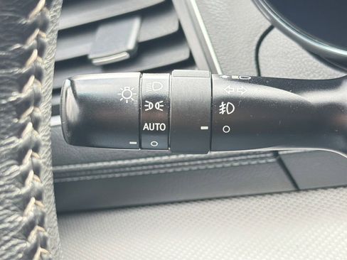 Used 2019 Subaru Outback 2.5i Premium image 17