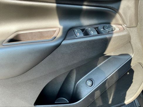 Used 2019 Chevrolet Equinox LT FWD image 36