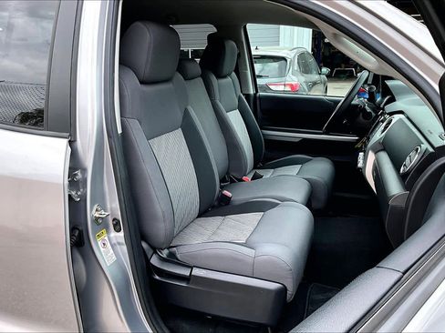 Used 2016 Toyota Tundra SR5 w/ Tow Package image 11