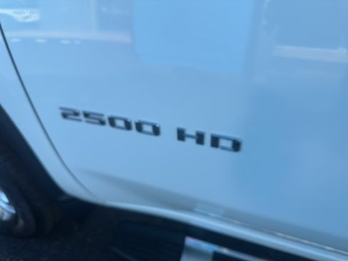 Used 2023 Chevrolet Silverado 2500 LT image 8