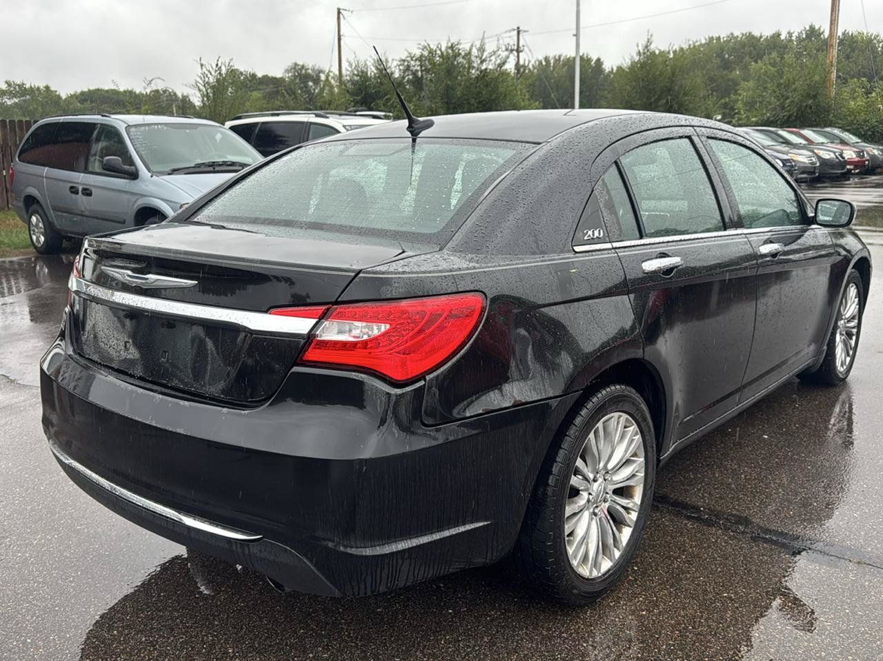Used 2011 Chrysler 200 Limited FWD image 5