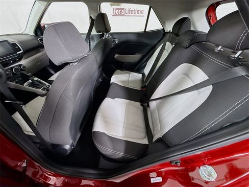 Used 2025 Hyundai Venue SEL image 26