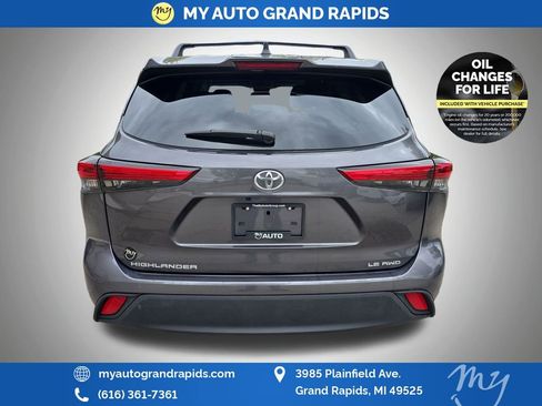 Used 2023 Toyota Highlander LE AWD/4WD image 6