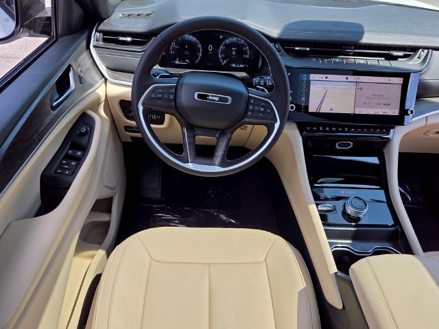 New 2027 Jeep Grand Cherokee Limited AWD/4WD image 13