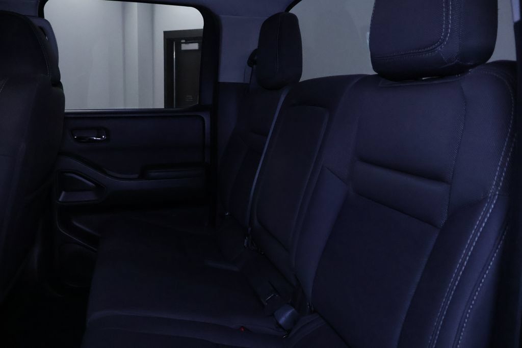 Used 2023 Nissan Frontier SV AWD/4WD image 12