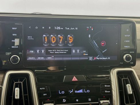 Used 2022 Kia Sorento EX w/ Panoramic Sunroof Package FWD image 16