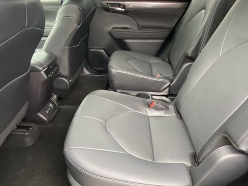 Certified 2026 Toyota Highlander Limited AWD/4WD image 20