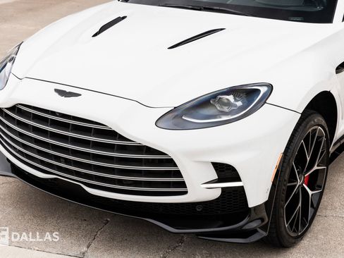 Used 2025 Aston Martin DBX 707 image 6