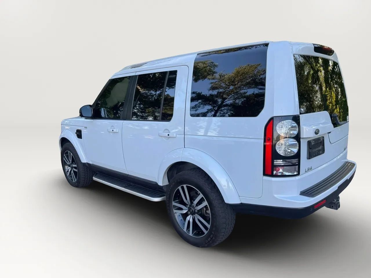 Used 2016 Land Rover LR4 HSE LUX AWD/4WD image 3