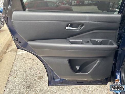 Used 2025 Nissan Pathfinder SL FWD image 42