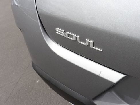 Used 2025 Kia Soul LX w/ LX Technology Package FWD image 6