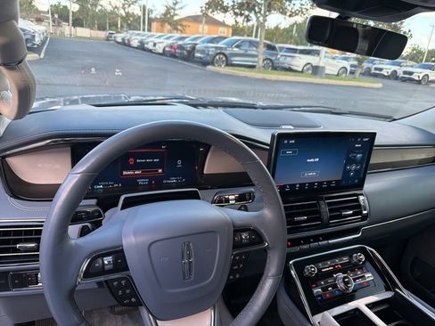 Used 2022 Lincoln Navigator Black Label AWD/4WD image 9