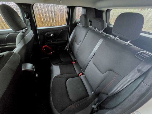 Used 2019 Jeep Renegade Trailhawk image 32