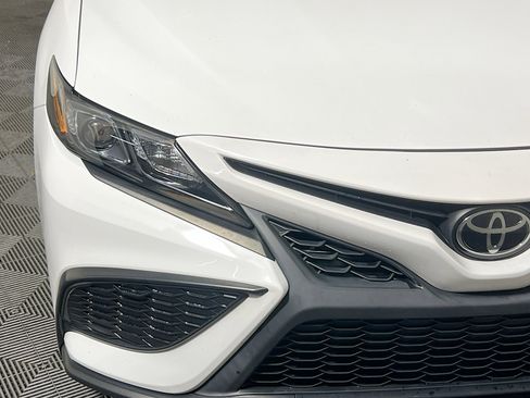 Used 2023 Toyota Camry SE FWD image 11