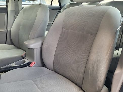 Used 2012 Toyota Corolla LE FWD image 19