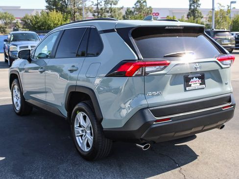 Used 2021 Toyota RAV4 XLE w/ Carpet Mat Package (TMS) FWD image 8