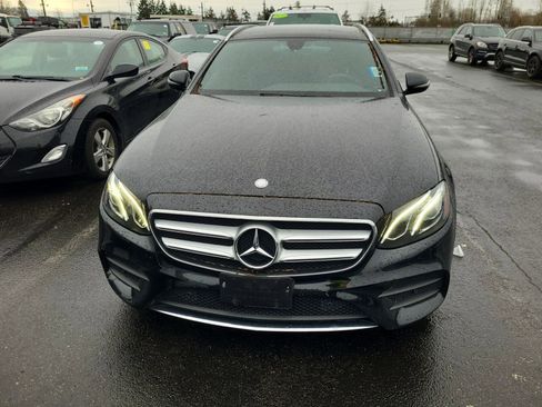 Used 2017 Mercedes-Benz E 400 4MATIC Wagon image 2