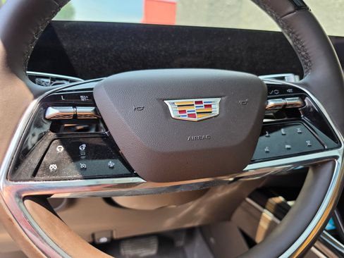 Used 2025 Cadillac Escalade ESV Premium Luxury w/ Touring Package AWD/4WD image 11