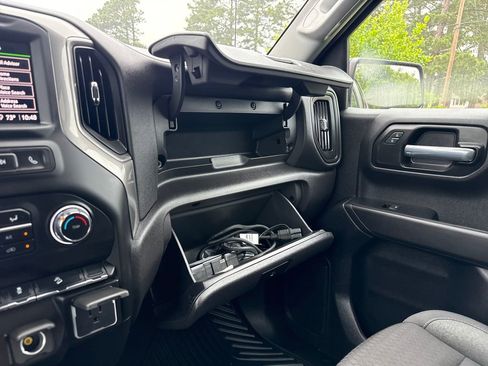 Used 2025 Chevrolet Silverado 1500 Custom Trail Boss w/ Dark Appearance Package AWD/4WD image 38