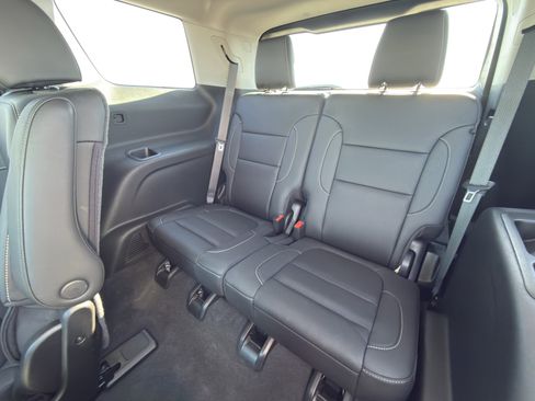 Used 2023 GMC Acadia SLT w/ Elevation Edition image 14