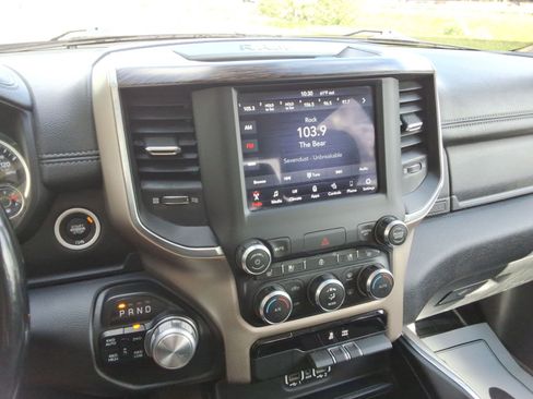 Used 2020 RAM 1500 Laramie AWD/4WD image 15
