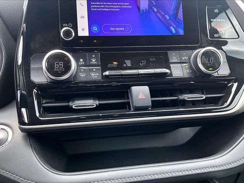 Used 2023 Toyota Highlander LE FWD image 34