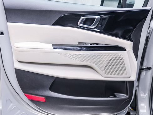 Used 2024 Kia Carnival EX image 24