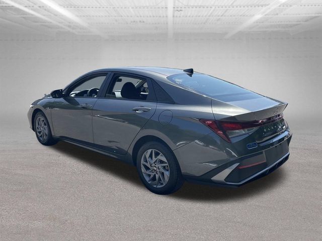 Used 2024 Hyundai Elantra SEL FWD image 9