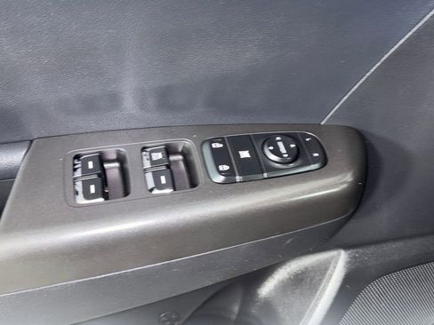 Used 2020 Kia Sportage LX image 11