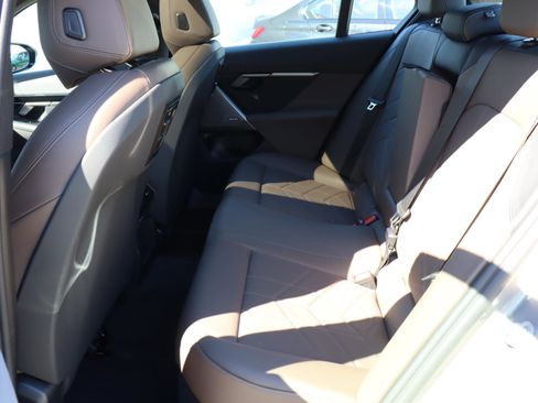 Used 2025 BMW 530i image 11