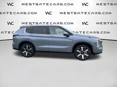 New 2026 Mitsubishi Outlander SE FWD image 2