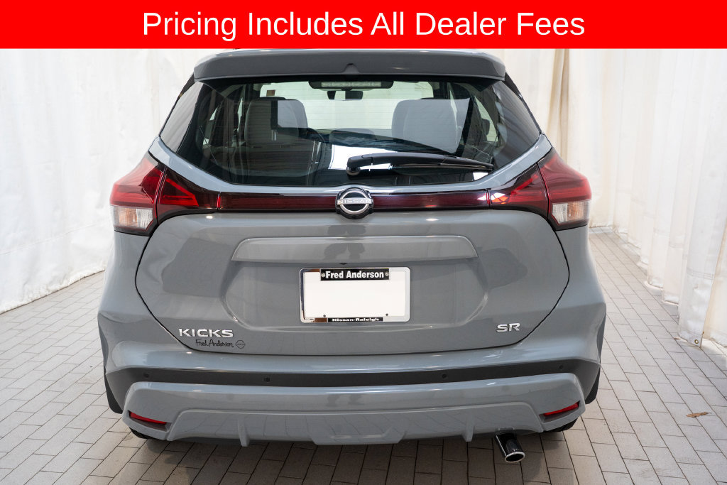 Used 2022 Nissan Kicks SR w/ Premium Package FWD image 4