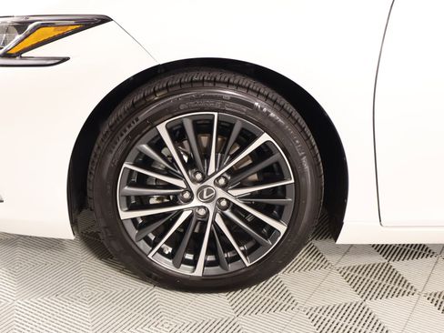 Used 2024 Lexus ES 350 w/ Premium Package FWD image 18