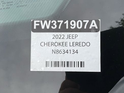 Used 2022 Jeep Grand Cherokee Laredo w/ Luxury Tech Group I RWD image 30