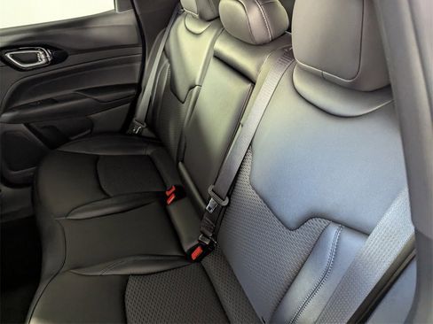 New 2026 Jeep Compass Latitude image 16