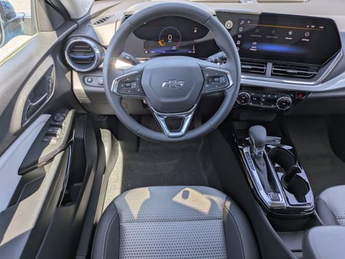 New 2026 Chevrolet Trax LT w/ Driver Confidence Package FWD image 4