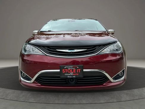 Used 2018 Chrysler Pacifica Limited w/ Advanced Safetytec Group FWD image 2