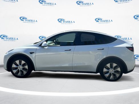 Used 2023 Tesla Model Y AWD image 2